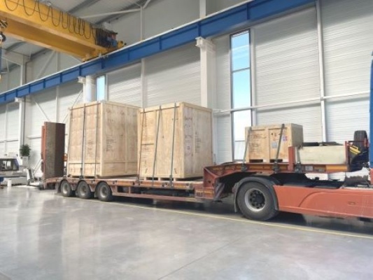 Transporto marittimo di una macchina utensile