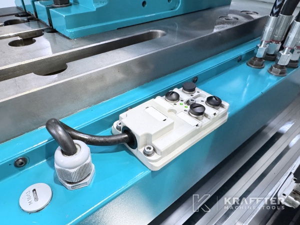 Acquisto e vendita in tutto il mondo di Affilatrice CNC d'occasione SCHNEEBERGER Gemini DMR 90173