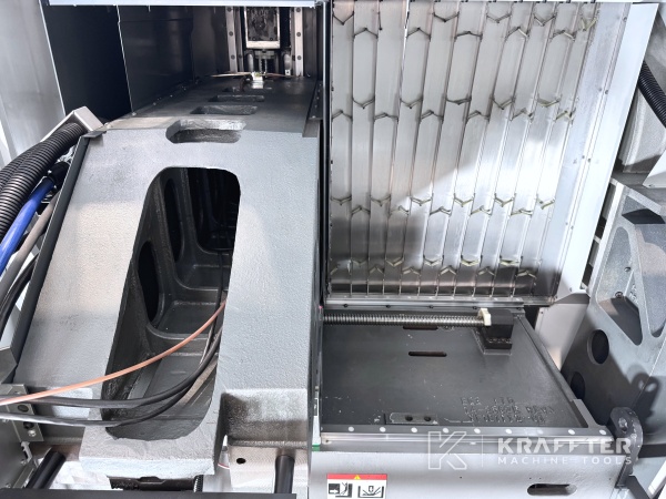 Centro di lavoro d'occasione HAAS UMC 750 SS 90145 liquidazione Italia, Europa, e internazionale