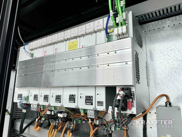Armadi elettrici industriali su EUMACH UMC1000 90122