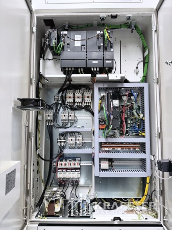Armadi elettrici industriali su MAZAK Mega Turn 900 90171