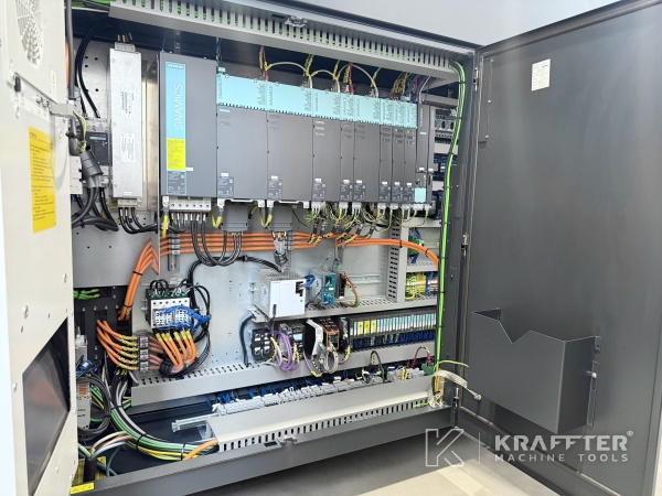 Armadi elettrici industriali su DMG MORI DMU 65 monoBLOCK 90170