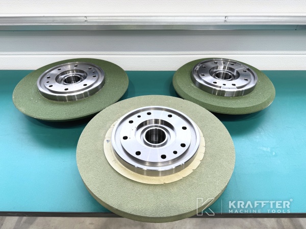 Accessori, attrezzature e strumenti su Rettificatrice cilindrica CNC STUDER S33 90177