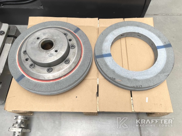 Accessori, attrezzature e strumenti su Rettificatrice cilindrica CNC OKUMA GP-26T II 20690-023